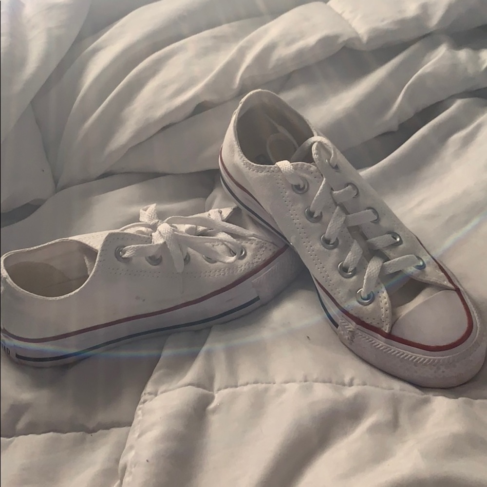 low top converse sneakers
